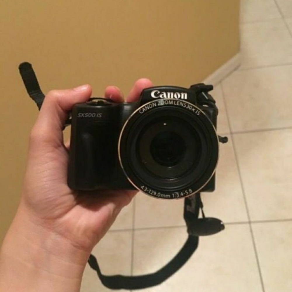 Powershot sx500 IS camera $225